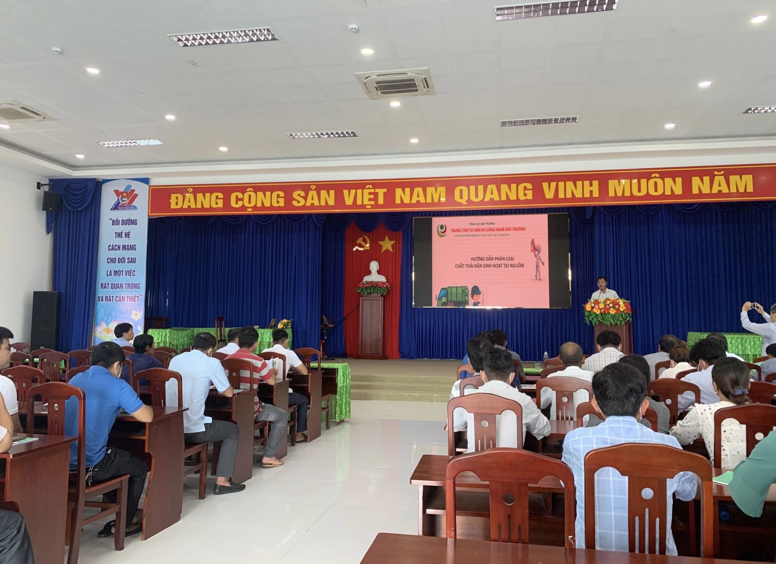 Tập huấn hướng dẫn người dân phân loại chất thải rắn sinh hoạt tại nguồn ở Thị trấn Châu Hưng, huyện Vĩnh Lợi, tỉnh Bạc Liêu